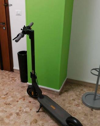 Monopattino elettrico Ninebot Max Gx30 
