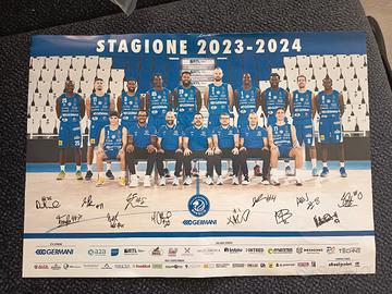 Poster Germani Brescia Basket 2023/2024 con firmee