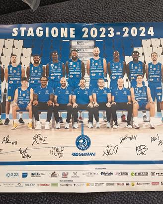 Poster Germani Brescia Basket 2023/2024 con firmee