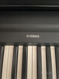 Pianola yamaha con supporto