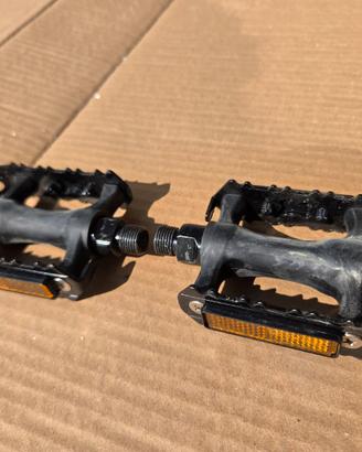 Coppia Pedali City / Trekking in Resina e Metallo