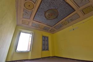Palazzo / Stabile di 637 m² con più di 5 locali a 