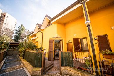VILLA A SCHIERA A MILANO