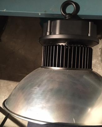Lampadario tipo industriale a led