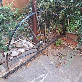 Inferriata antica sopra porta