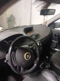 Renault clio 1200 benzina gpl di colore nero anno2