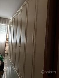 Armadio bianco latte