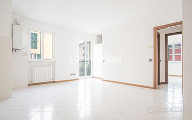 2 LOCALI RISTRUTTURATO CON POSTO AUTO