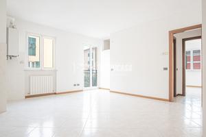 2 LOCALI RISTRUTTURATO CON POSTO AUTO