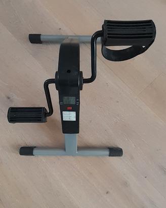 Pedaliera per gambe e braccia