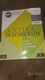 Libro di diritto "A scuola di Democrazia"