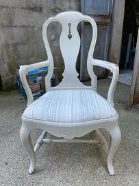 Sedia imbottita con braccioli antica