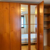 Armadio di legno per camera da letto matrimoniale