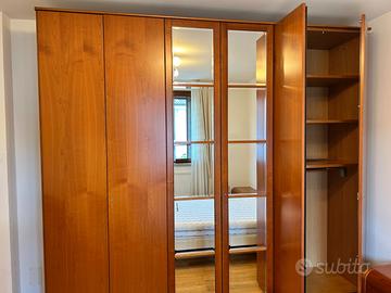 Armadio di legno per camera da letto matrimoniale