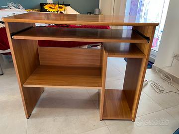 Scrivania con cassetto