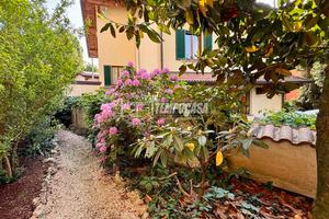 QUADRILOCALE SU DUE LIVELLI CON GIARDINO - USMATE