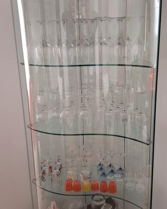 vetrina a forma di foglia 