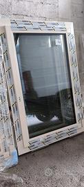 finestra pvc triplo vetro