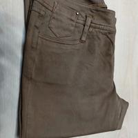 Pantaloni Donna beige, eleganti e ben tenuti