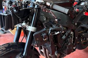 Yamaha R6 (2007) €6500 da allestire o carenata