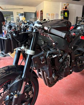Yamaha R6 (2007) €6500 da allestire o carenata