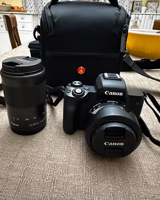 Fotocamera Canon EOS M50 + obiettivo 55-200 mm