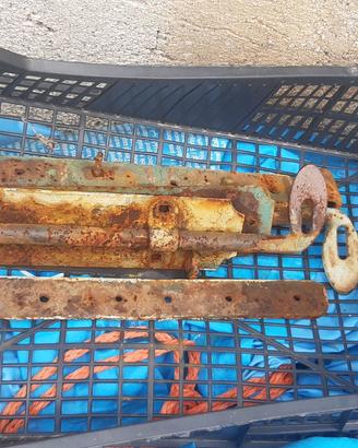 BANDELLE E CHIAVISTELLI IN FERRO BATTUTO
