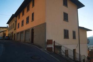 Casa trifamiliare di ampia metratura