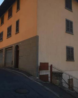 Casa trifamiliare di ampia metratura