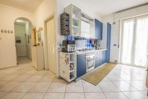 TRILOCALEAL AL PIANO TERZO CON ASCENSORE CON CANTI