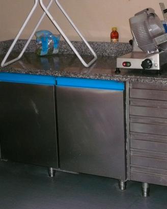 BANCO con top in marmo 200x84, refrigerato