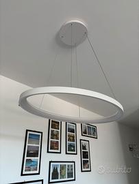 Lampadario ovale a sospensione a led bianco