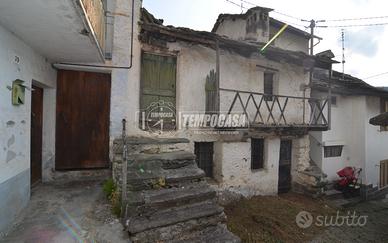 SOLUZIONE DA RISTRUTTURARE CON GIARDINO