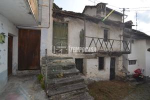 SOLUZIONE DA RISTRUTTURARE CON GIARDINO