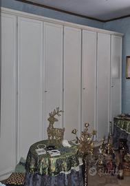 Tre armadi color avorio