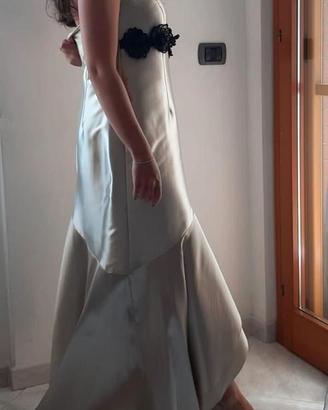 Abito da sposa in raso color champagne