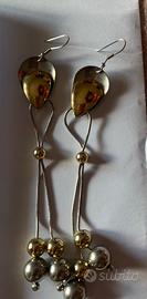 Orecchini lunghi di acciaio bagnato in oro