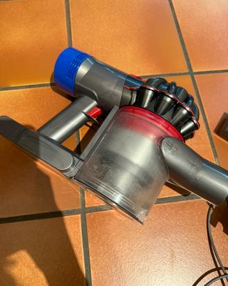 Dyson v8