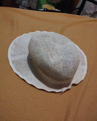 Cappello da donna in tessuto a rete