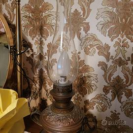 Lampada a cherosene antica