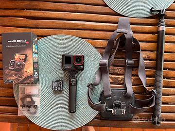 insta 360 ace pro 2 accessoriata
