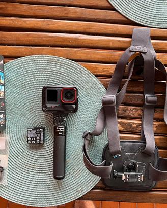 insta 360 ace pro 2 accessoriata