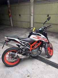 Moto ktm duke 390