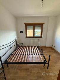 Letto matrimoniale metallo  nero e comodini