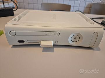 Xbox 360 + 2 Controller + Cavi e 2 giochi