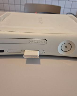 Xbox 360 + 2 Controller + Cavi e 2 giochi