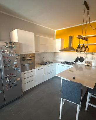 Cucina completa di elettrodomestici