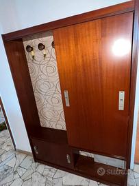 Mobile guardaroba vintage in legno di alta qualità