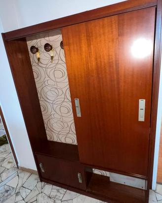 Mobile guardaroba vintage in legno di alta qualità