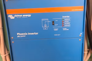 N.3 Inverter Victron Phoneix 48/5000 + Venus GX